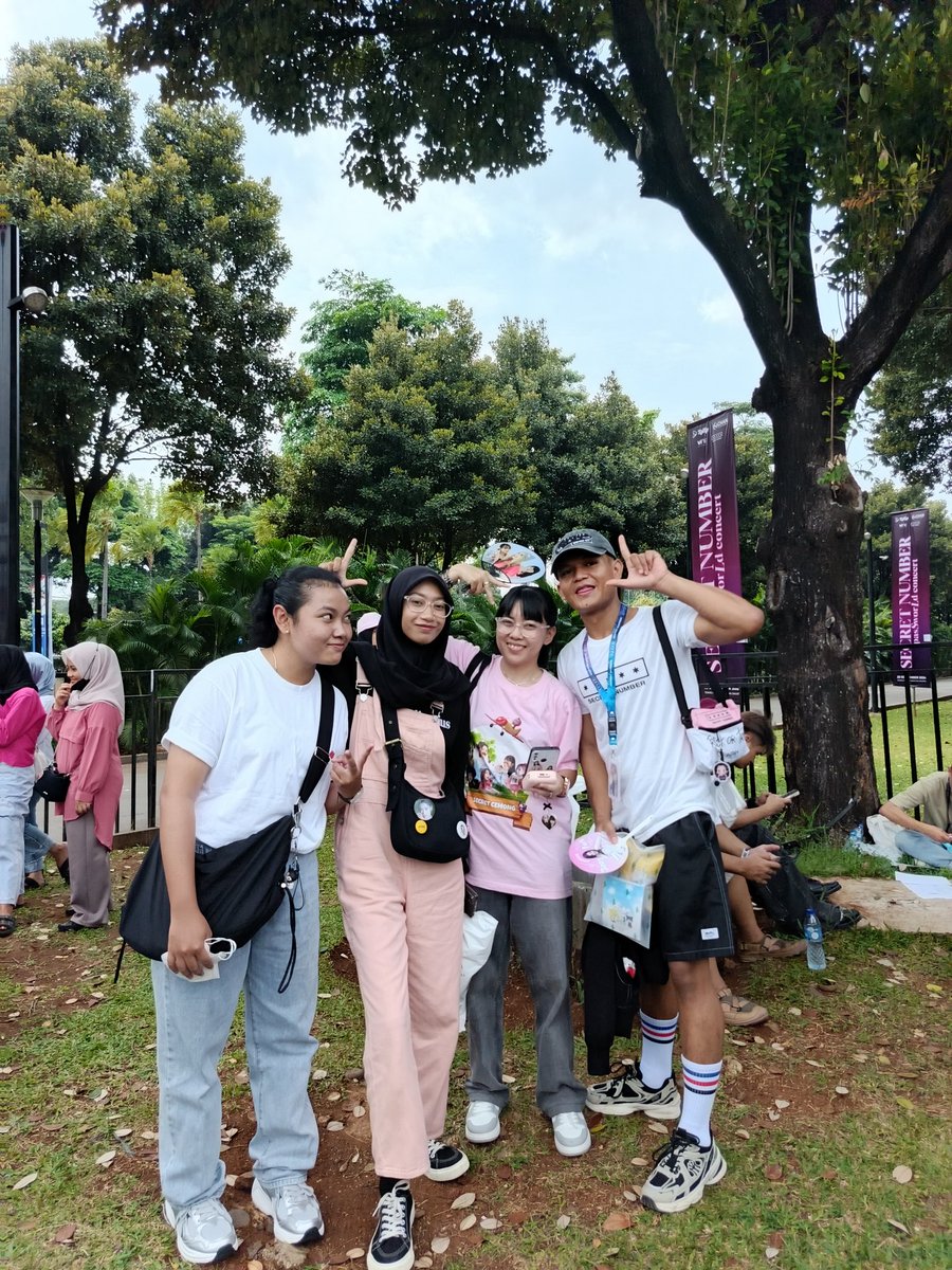 setelah 2 tahun gak ketemuu yaaa, <a href="/pampanpam_/">Anpam</a> <a href="/tahniatria/">Taniaa</a> <a href="/jyurina_dxj/">라니아dijinny🎀</a>  - <a href="/Ditakaaar/">UMA🐴</a> susah bgt di cari ktemu sekali dicari ngilang lg ahahahah 🥰