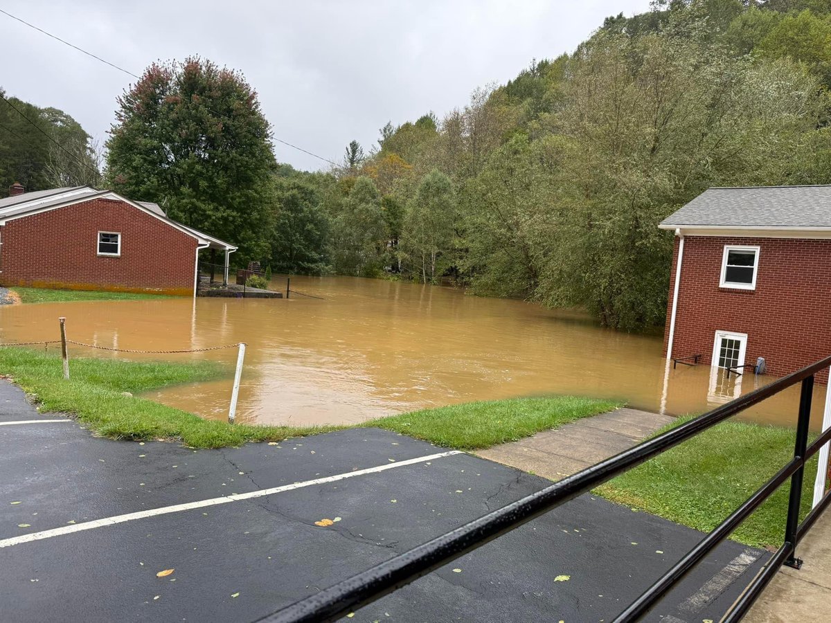 Franklin_Graham's tweet photo. .@SamaritansPurse responds to help with storms and crises around the world every day, but now the storm has hit in our own backyard. Hurricane Helene slammed western North Carolina (where we are located), Eastern Tennessee, Georgia, &amp; Florida. https://t.co/Mak5kvk6C5