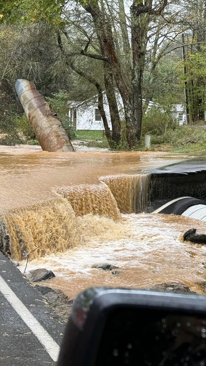 Franklin_Graham's tweet photo. .@SamaritansPurse responds to help with storms and crises around the world every day, but now the storm has hit in our own backyard. Hurricane Helene slammed western North Carolina (where we are located), Eastern Tennessee, Georgia, &amp; Florida. https://t.co/Mak5kvk6C5