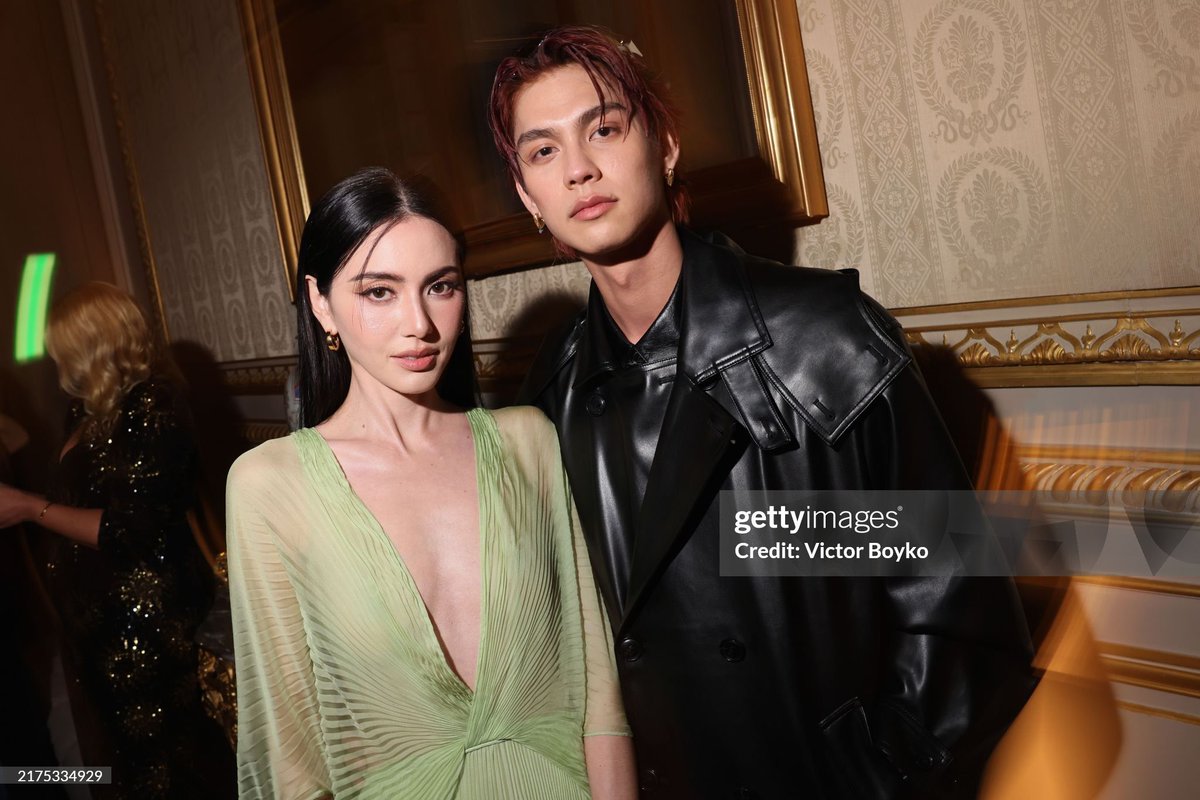 หล่อมาก สวยมาก Thai's pride 🇹🇭 สุดๆ 😍 

BRIGHT AT BOF500GALA
#BOFTop500Gala24xBRIGHT 
#BOF500 <a href="/DavikaH/">Davika Hoorne</a> 
#bbrightvc <a href="/bbrightvc/">bright</a>
