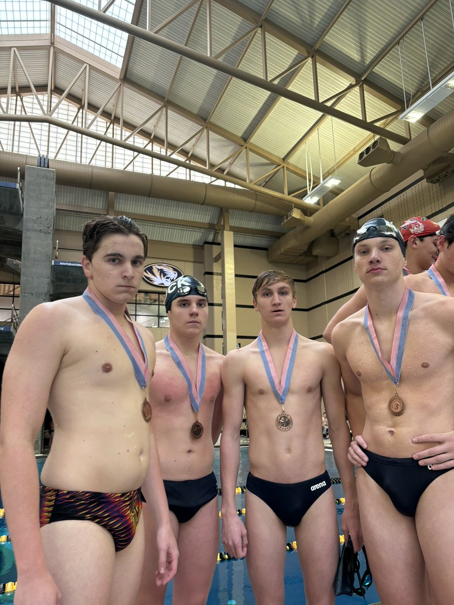 rockswimdive's tweet photo. Joining Andy Baklanov on the podium at COMO....senior Peter Claxton (50 Free), Senior diver Joseph Douglas, Baklanov again in the backstroke, and the 400 Free Relay Team of Huber, Battison, Harmon, and Baklanov. https://t.co/JMPPI6rpBf