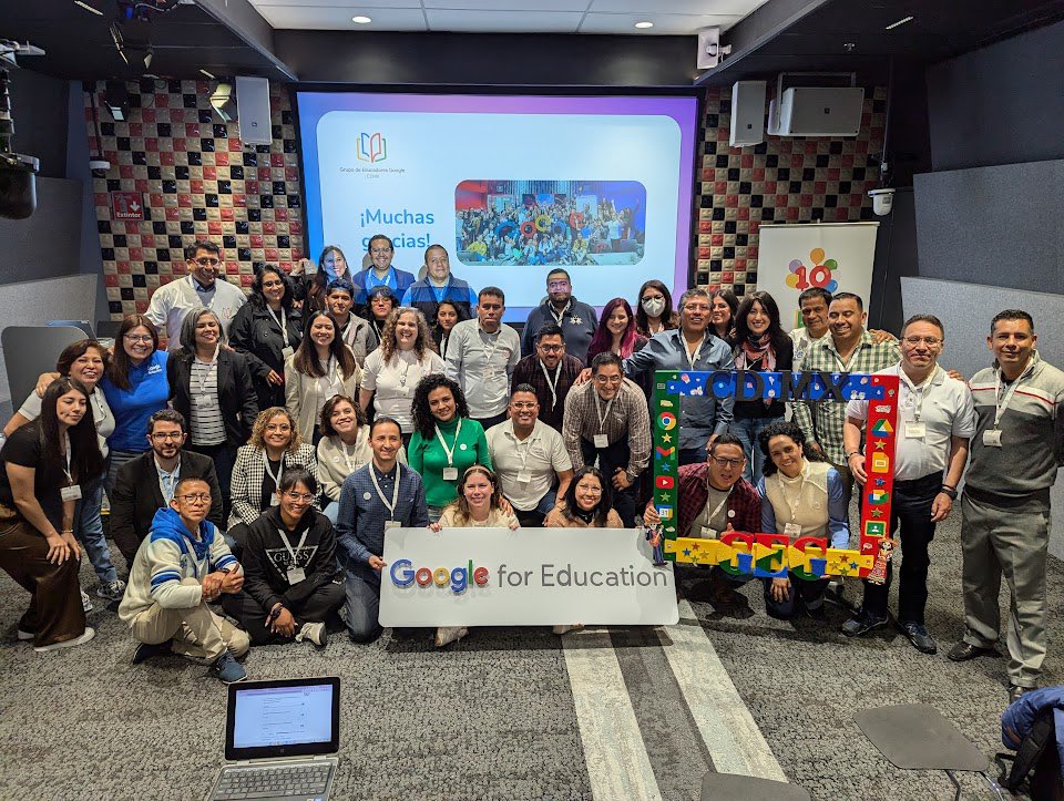 Festejando los primeros 10 años de #GEGCdMx. Felicidades a los docentes líderes que no dejan de aprender y enseñar. <a href="/alara2108/">LARA</a> <a href="/Santleon/">Armando Santiago</a>