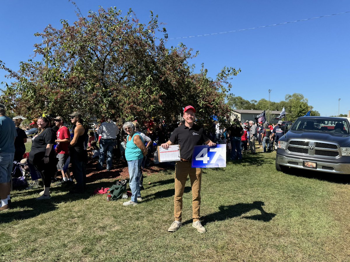 brady_penfield's tweet photo. Great day working the crowd outside the Trump Town Hall in Prairie du Chien, WI.

Got many people signed up with @tpaction for ballot chasing opportunities, including some from Iowa.

Thanks to @haugen_philip and @brooklyn5024 for making this very successful!

Wisconsinites are ready to vote for Trump in November!