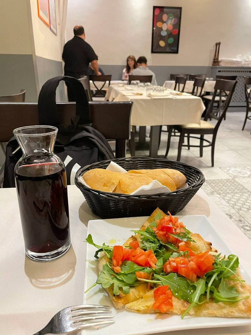 anna86762732's tweet photo. This Italian restaurant is really good https://t.co/UUGGLlCew7