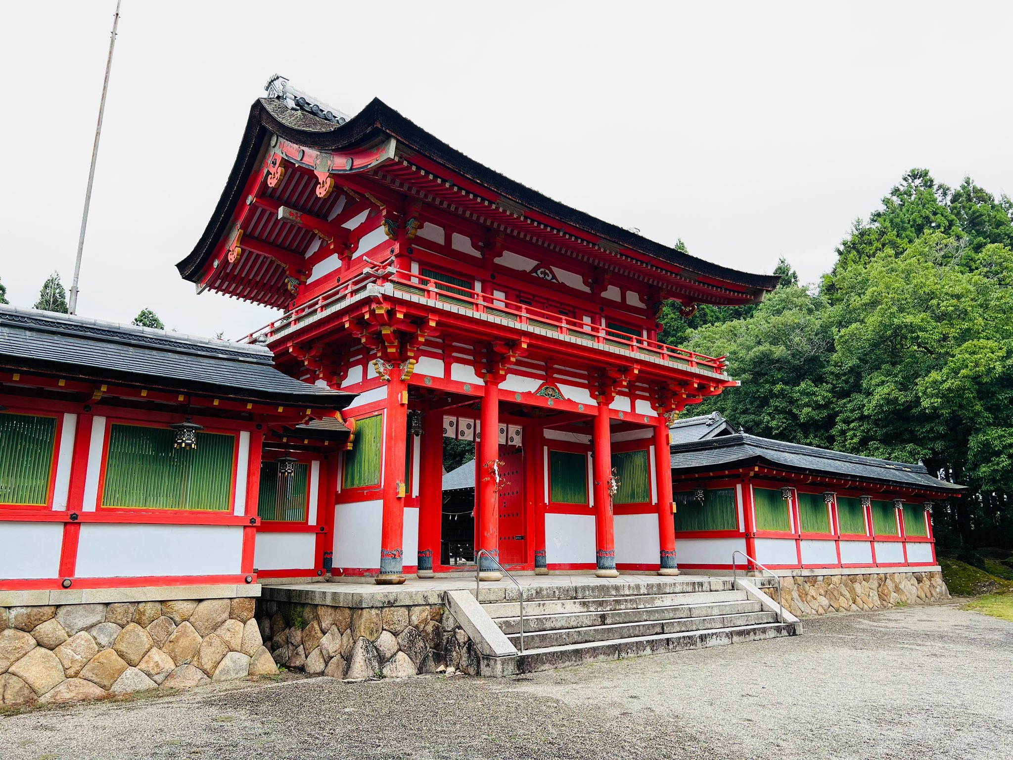 鳥居 風情ある鳥居と紅葉 竹中稲荷神社の秋の彩り | 京都もよう KYOTO