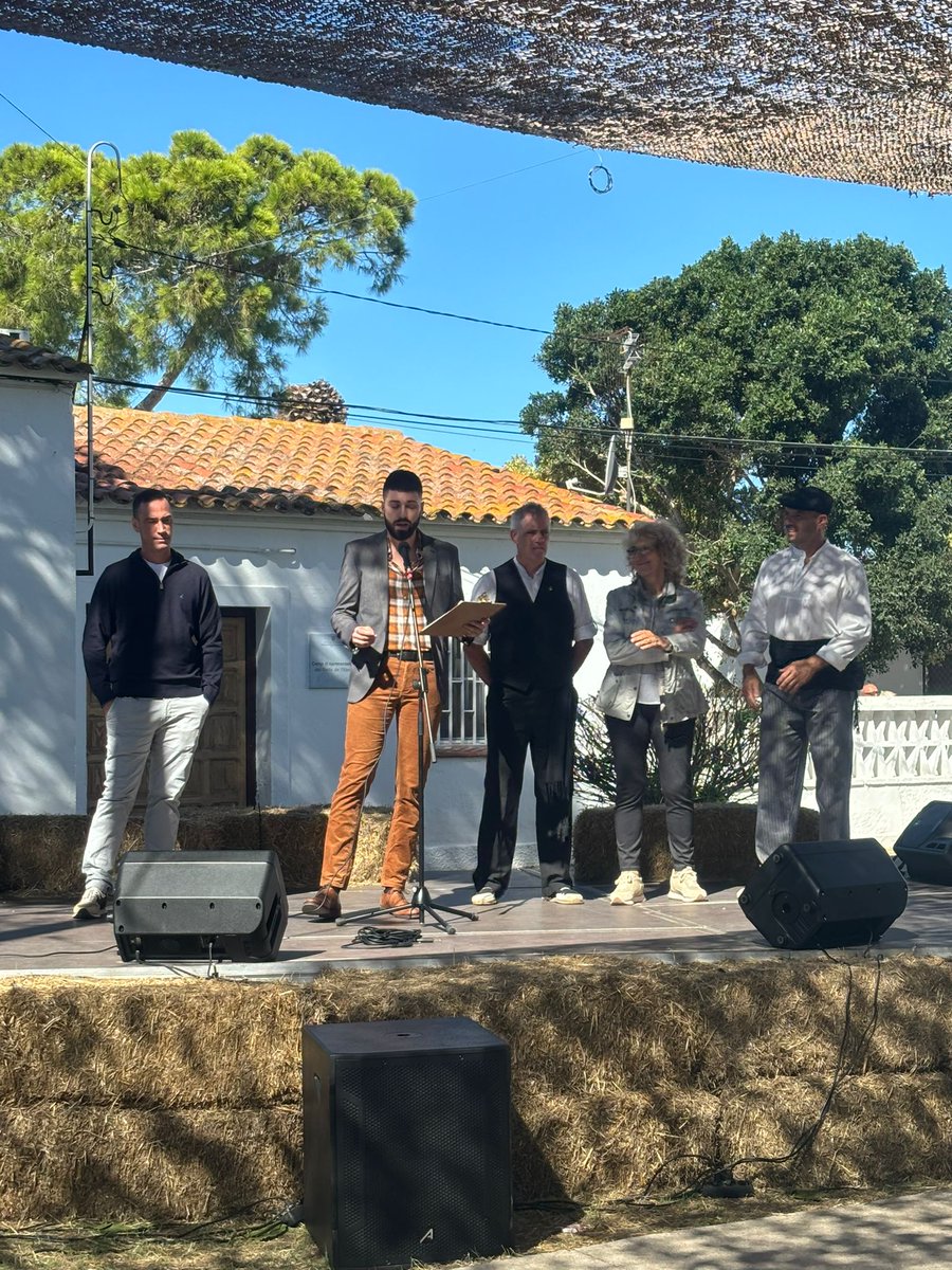 Ahir al matí, el vicepresident Guillem Carles, la consellera Helena Queral i el consell Manel Ferré vann estar presents a la inauguració de la Fira Lligallos al Poble Nou del Delta. Aquesta fira, plena d'activitats, s'estendrà durant tot el cap de setmana
