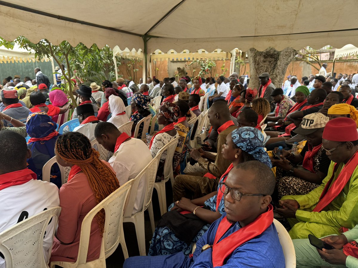 ◦Hier 28 Septembre je me suis senti honoré par le professeur Nkou Mvondo et son parti politique, « UNIVERS » à la tête d'un groupe de partis politiques et d'organisations de la société civile qui m'ont choisi comme candidat à la présidence pour les élections de 2025. Le plus