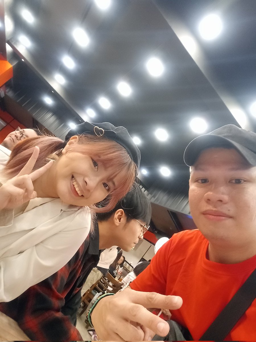 2024.09.28: Selfies with former members last night for fan gathering! ❤️

<a href="/ruth_lingat/">Ruth Lingat Official</a> (gen1)
<a href="/yesitsmeewo/">Miho Hoshino</a> (gen2)

More selfies on my fb page (Paolo's Photography), thank you! ❤️

#6unita