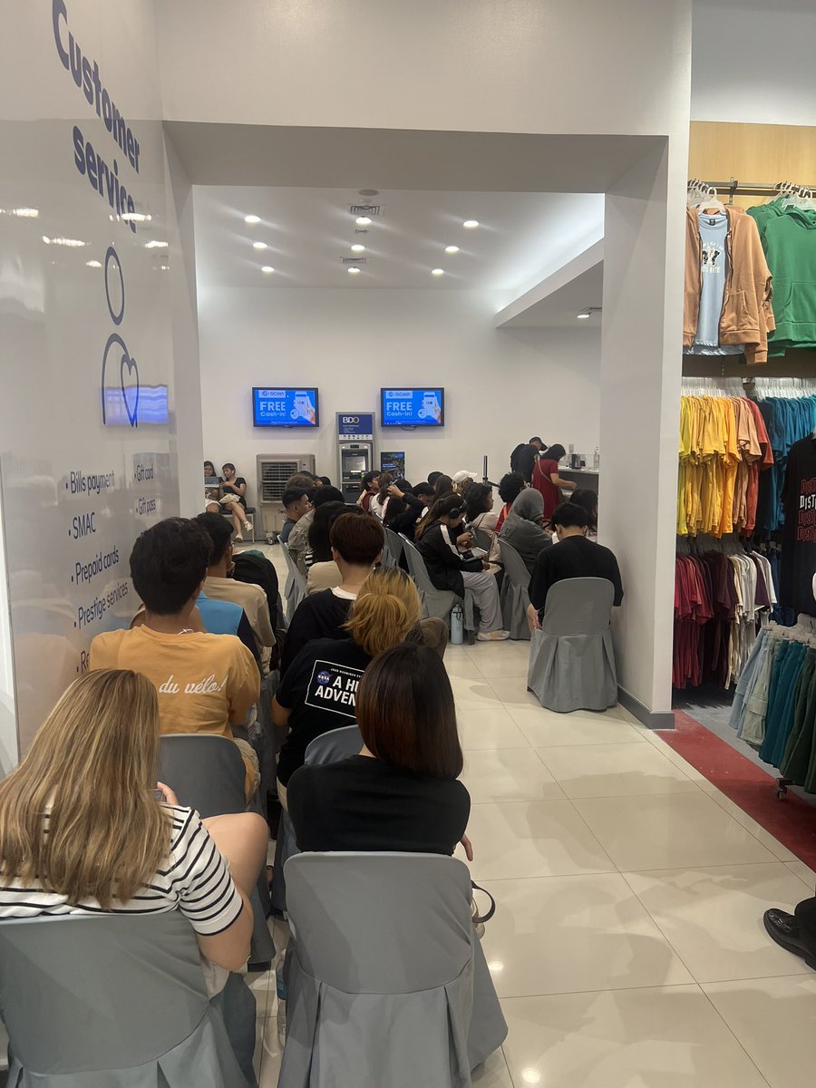 Been here since 4am :(( so sad we weren’t able to secure tickets for Olivia 🥲 

#GUTSWorldTourManila