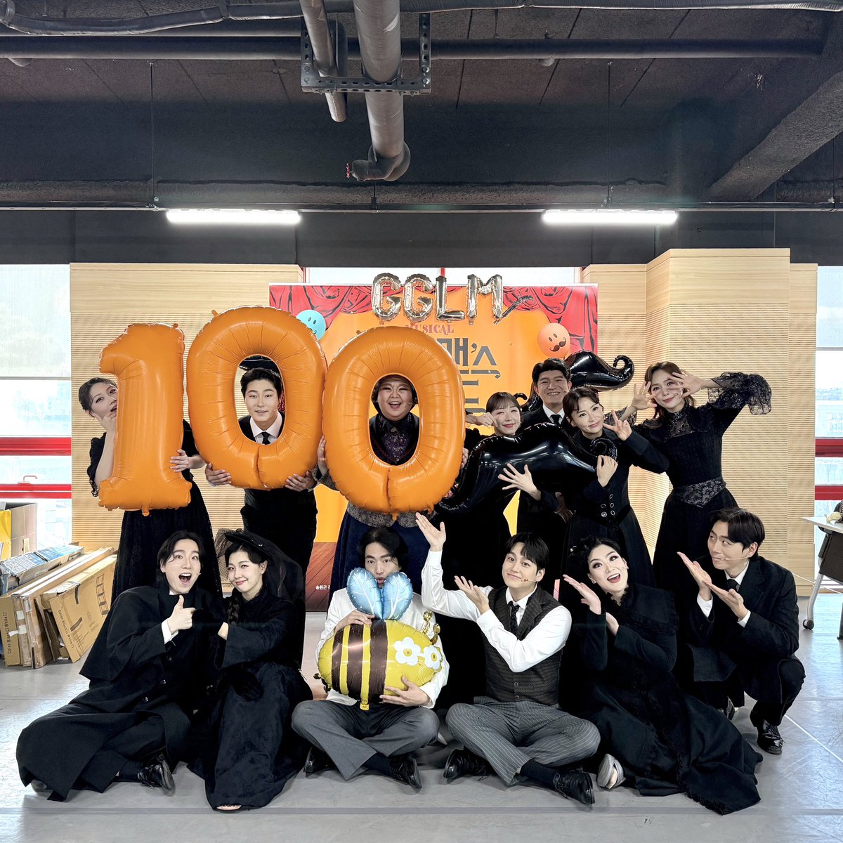 shownote's tweet photo. ｜🧡｜#젠틀맨스가이드

9월 29일(일) 오후 3시 공연

2024 <젠틀맨스 가이드> 100회 공연을 축하합니다✨

뮤지컬 <젠틀맨스 가이드>
2024.07.06-10.20
광림아트센터 BBCH홀 https://t.co/nSC0WTv8mz