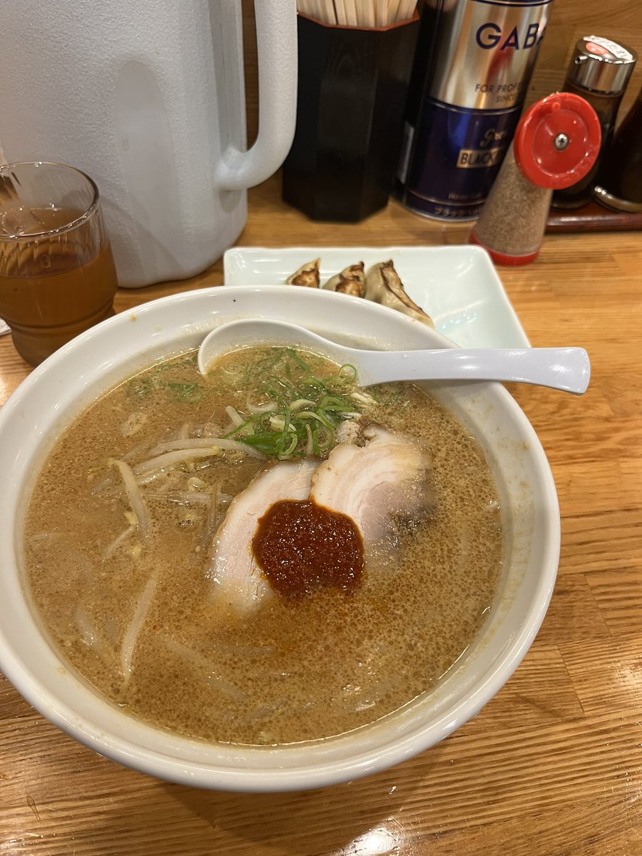 NAKAMI211's tweet photo. 昨日は味噌ラーメンを食べました。
熱々で美味しかったです✨ https://t.co/Odl3EcV24O