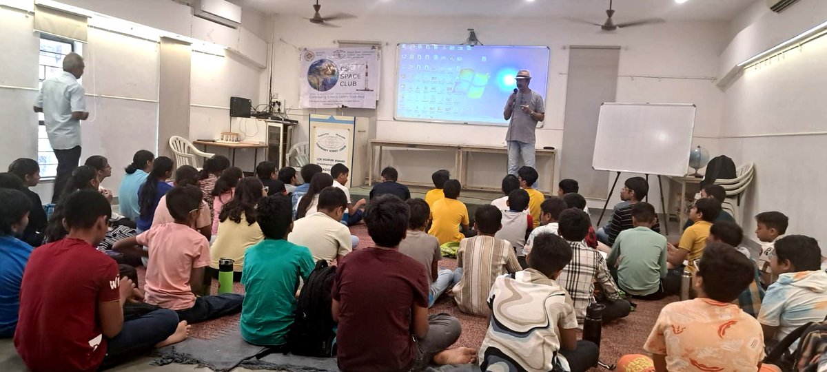 vadodara_csc's tweet image. CSC Space Club members learned creative writing from apt teacher @hitarthpandya They will also write their artucles in #spacesciences @InfoGujcost @InfoGujarati @monakhandhar @dstGujarat @IndiaDST ​@narottamsahoo @Punam_Bhargava @pavitshah 
@CollectorVad
@ddo_vadodara