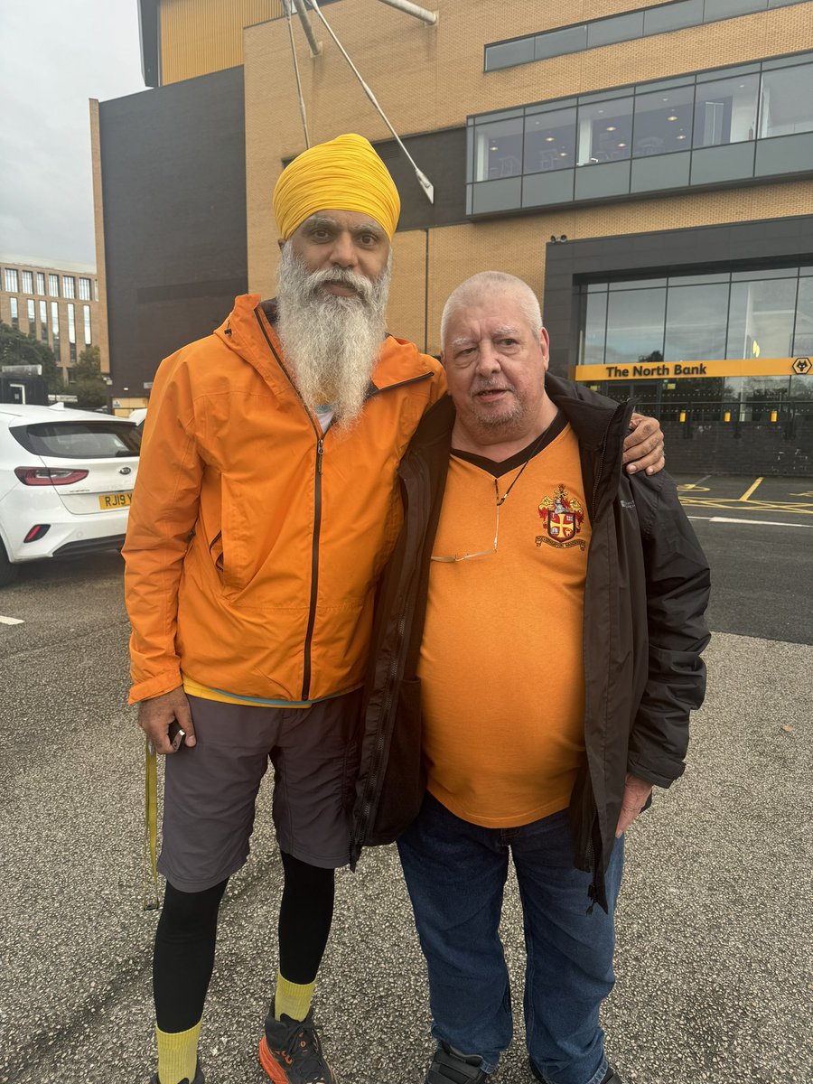 Manny Singh Kang (@pedalsingh) on Twitter photo Morning 🙏🏽❤️
This man, lost his wife to this condition just a week ago and wanted to be there at the start. He drove from Brighton. That was enough energy for me
If you haven’t, please try and donate
<a href="/DementiaUK/">Dementia UK</a>
#Walk48 has added £16500 to the total 👏🏽
justgiving.com/fundraising/mk… Morning 🙏🏽❤️
This man, lost his wife to this condition just a week ago and wanted to be there at the start. He drove from Brighton. That was enough energy for me
If you haven’t, please try and donate
<a href="/DementiaUK/">Dementia UK</a>
#Walk48 has added £16500 to the total 👏🏽
justgiving.com/fundraising/mk…