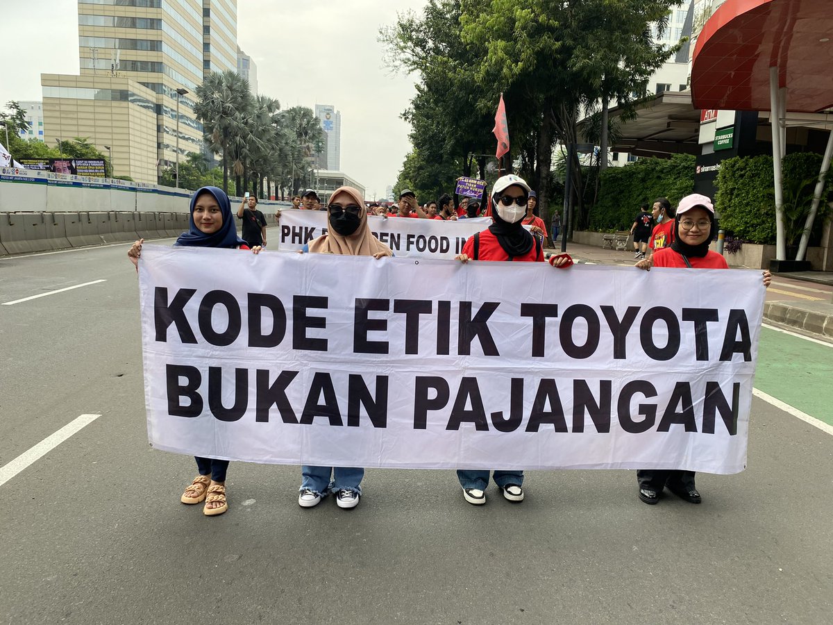 MuhamadKhusnan3's tweet photo. Masa sekelas perusahaan besar ini masih ada aja vend0r yang tidak patuh hukum sih…🙄
#KodeEtikToyotaBukanPajangan
@ToyotaID https://t.co/jYgYFbYVd5