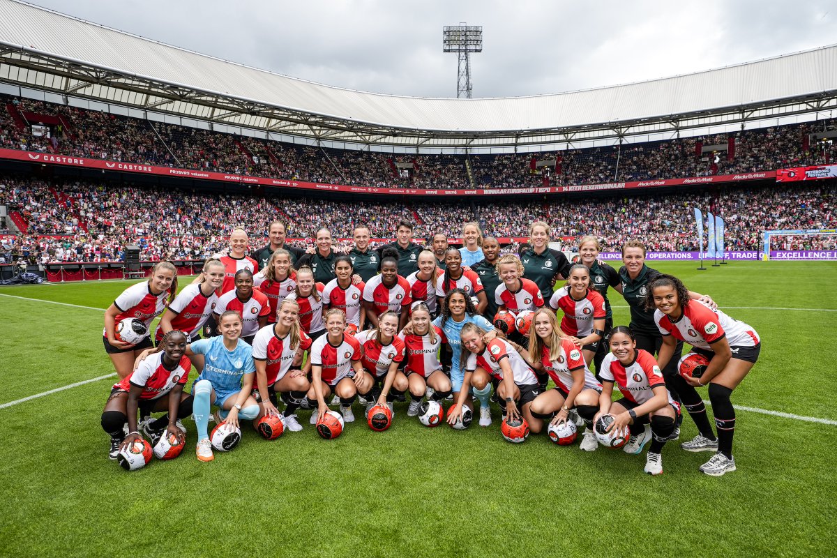 Wishing Feyenoord Vrouwen 1 an incredible and successful 2024-2025 season! @QTerminals supports you all the way. Let’s make this season legendary!

#QTerminals #QTerminalsKramerRotterdam #containerhandling #shippingcontainers #containerterminal #FeyenoordVrouwen #TogetherWeWin