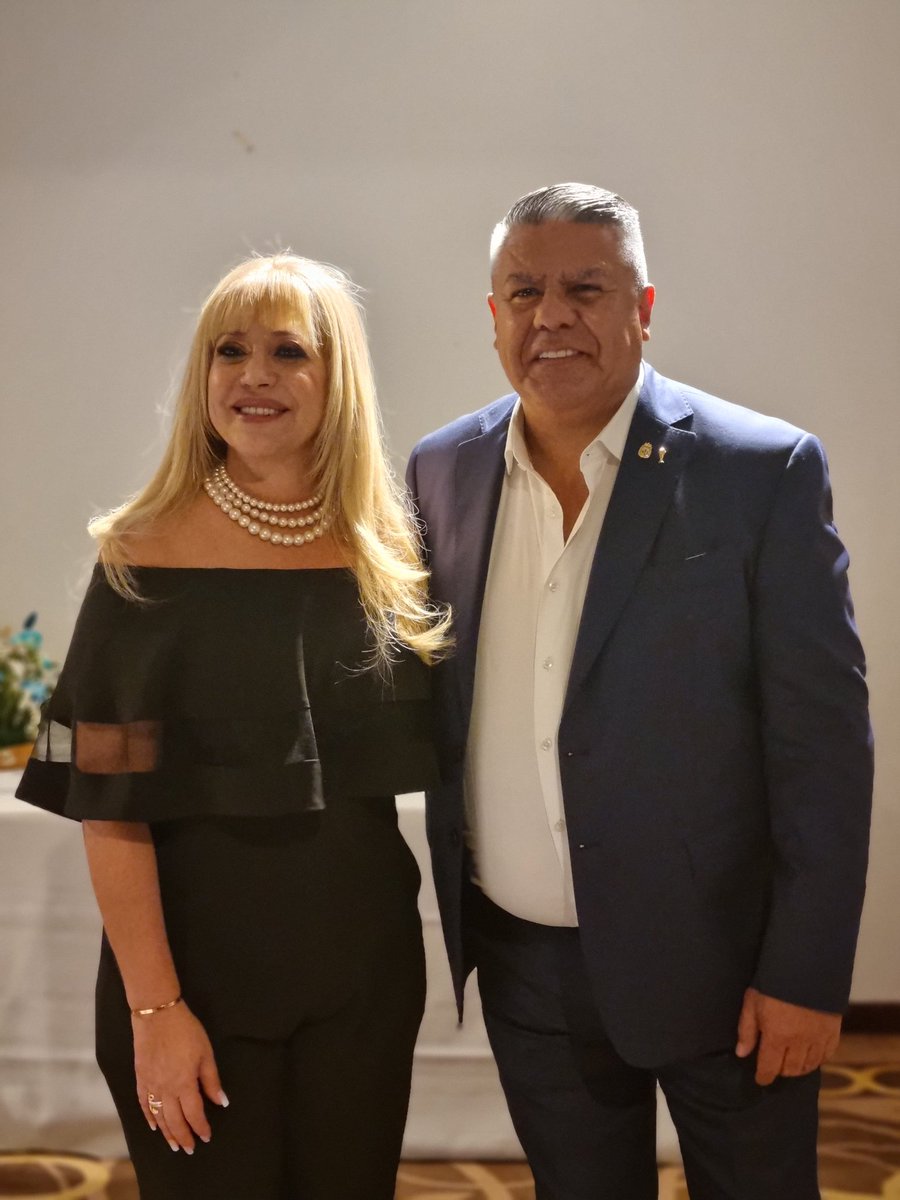 💙 Esta noche participé de la cena 122 aniversario del Club Atlético Tucumán, en el Hotel Sheraton. 

⚽️ Compartí esta hermosa velada junto vicegobernador Miguel Acevedo, el legislador y presidente del club, <a href="/marioaleito/">Mario Leito</a>, y con el presidente de la AFA, <a href="/tapiachiqui/">Chiqui Tapia</a>.

🎂 Celebrar