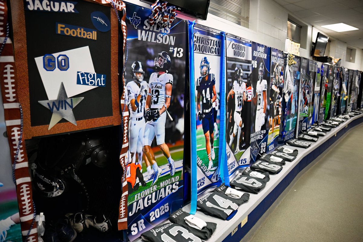 lorenziniphotog's tweet photo. On Thursday the families decorated each players locker. Shoutout to the Luneke family for this gem! https://t.co/zjjsNm4yzq