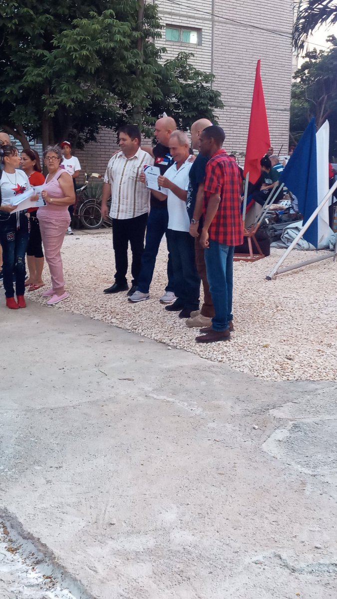 Conmemoramos el 64 aniversario de los <a href="/cdr_cuba/">CDR de Cuba</a> con la presencia de <a href="/GHNordelo5/">Gerardo Hdez. Nordelo</a> en el Micro C de #CiegodeAvila <a href="/Invasorpress/">Periódico Invasor</a> <a href="/ivanc73/">Ivanc73</a> <a href="/yamila_padron/">Yamila Cruz Padrón</a>