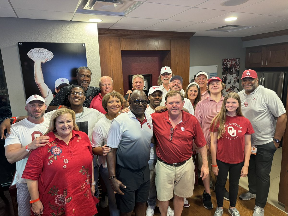 marshdeedee's tweet photo. Win or lose Saturdays are for family #soonermagic #e201 #soonerfamily #coolkids https://t.co/DOVpgvQDfQ