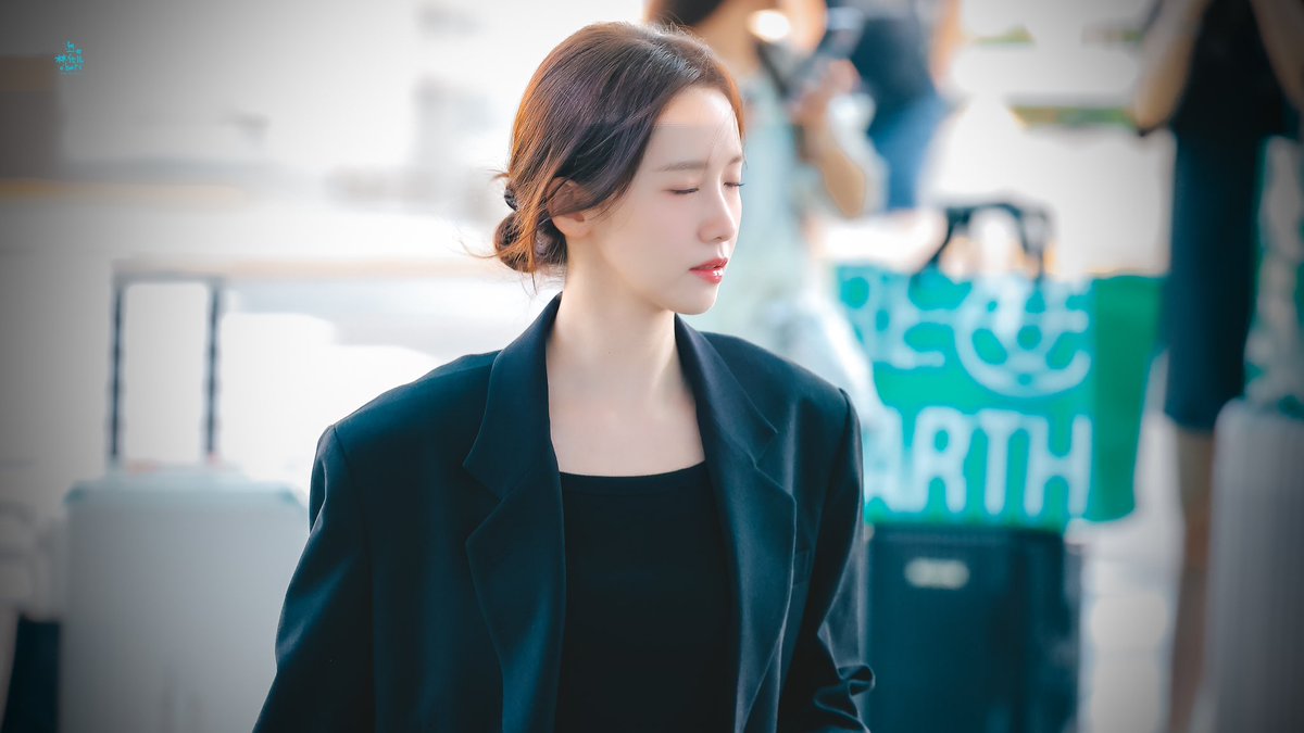 limyoonabar's tweet image. 240927 인천출국

#YOONAxValentinoSS25 #ValentinoSS25 
@MaisonValentino
 #LimYoonA #YoonA
#임윤아 #윤아  #ParisFashionWeek