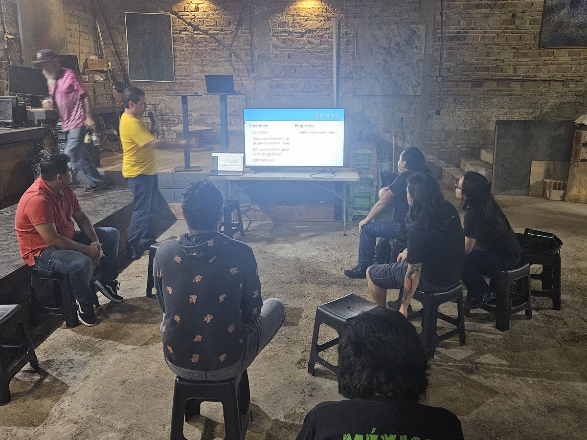 patux's tweet photo. Octavio Alvarez presenta "Rompí mi programa, pero ¿cuándo y por qué?" en Día de F/OSS Conferencias Cabal @LinuxCabal 

#floss #OpenSource #Guadalajara  #linux #linuxcabal https://t.co/70qXPVJWbY