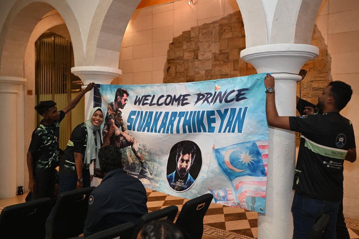 MalaysiaSKFC_'s tweet photo. Prince met #MalaysiaSKFC 🥳❤️

#SKmetMalaysiaSKFC #Amaran 
#SK | #PrinceSK | #Sivakarthikeyan https://t.co/yrcYh4pzx1