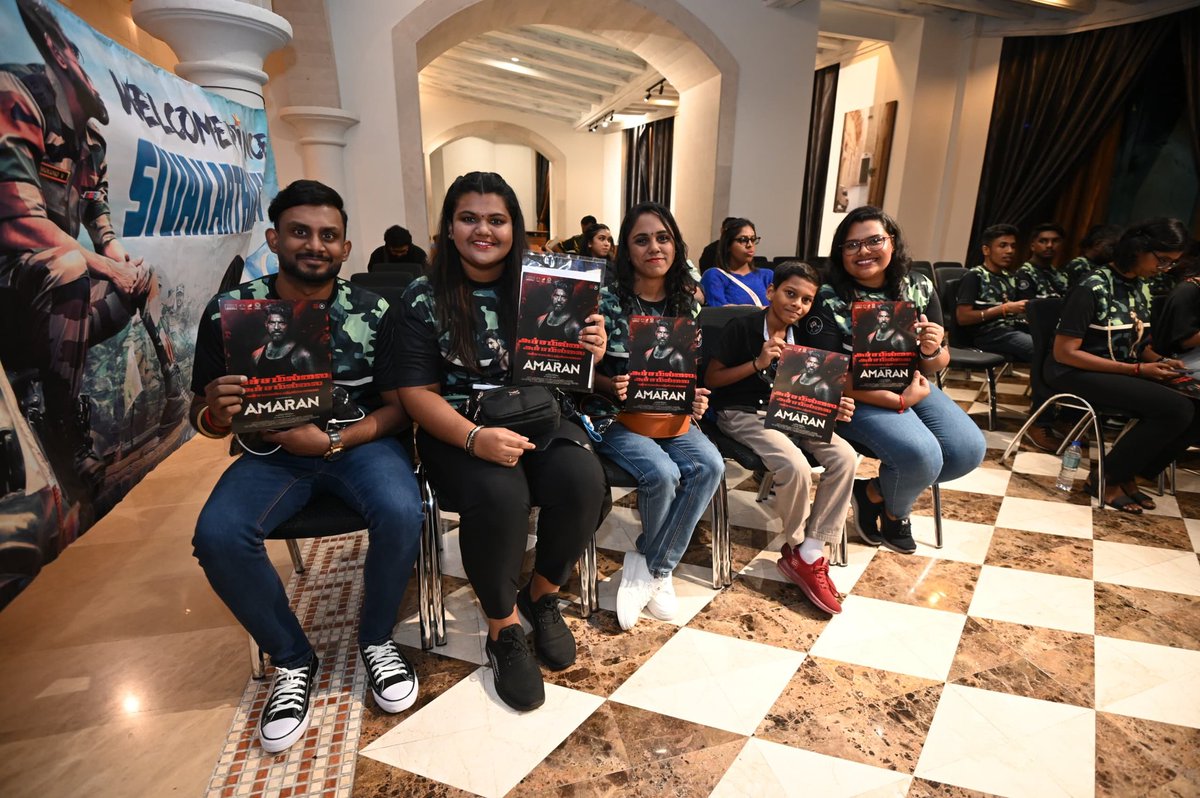 MalaysiaSKFC_'s tweet photo. Prince met #MalaysiaSKFC 🥳❤️

#SKmetMalaysiaSKFC #Amaran 
#SK | #PrinceSK | #Sivakarthikeyan https://t.co/yrcYh4pzx1