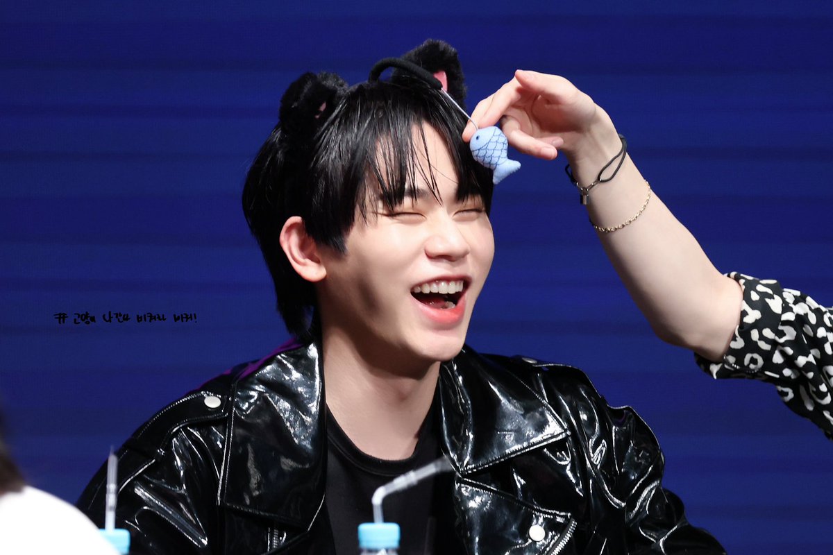 popopo_929's tweet photo. ⠋∧   ∧
 ( ̳• · • ̳)
/ づ ♡ 𝟮𝟬𝟮𝟰 #𝗛𝗔𝗣𝗣𝗬_𝗚𝗞_𝗗𝗔𝗬

𝕄𝕪 𝕗𝕚𝕣𝕤𝕥 𝕤𝕖𝕣𝕖𝕟𝕒𝕕𝕖 🎞️ 240105

:¨·.·¨: #고양이나간다_비켜라비켜
`➭#끝도없이_매료되는이유_GK다
     #다크비 #DKB #GK #지케이 ⣠ https://t.co/Zjf0ig7WOa