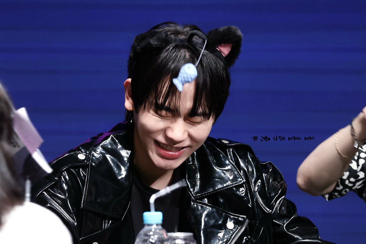 popopo_929's tweet photo. ⠋∧   ∧
 ( ̳• · • ̳)
/ づ ♡ 𝟮𝟬𝟮𝟰 #𝗛𝗔𝗣𝗣𝗬_𝗚𝗞_𝗗𝗔𝗬

𝕄𝕪 𝕗𝕚𝕣𝕤𝕥 𝕤𝕖𝕣𝕖𝕟𝕒𝕕𝕖 🎞️ 240105

:¨·.·¨: #고양이나간다_비켜라비켜
`➭#끝도없이_매료되는이유_GK다
     #다크비 #DKB #GK #지케이 ⣠ https://t.co/Zjf0ig7WOa