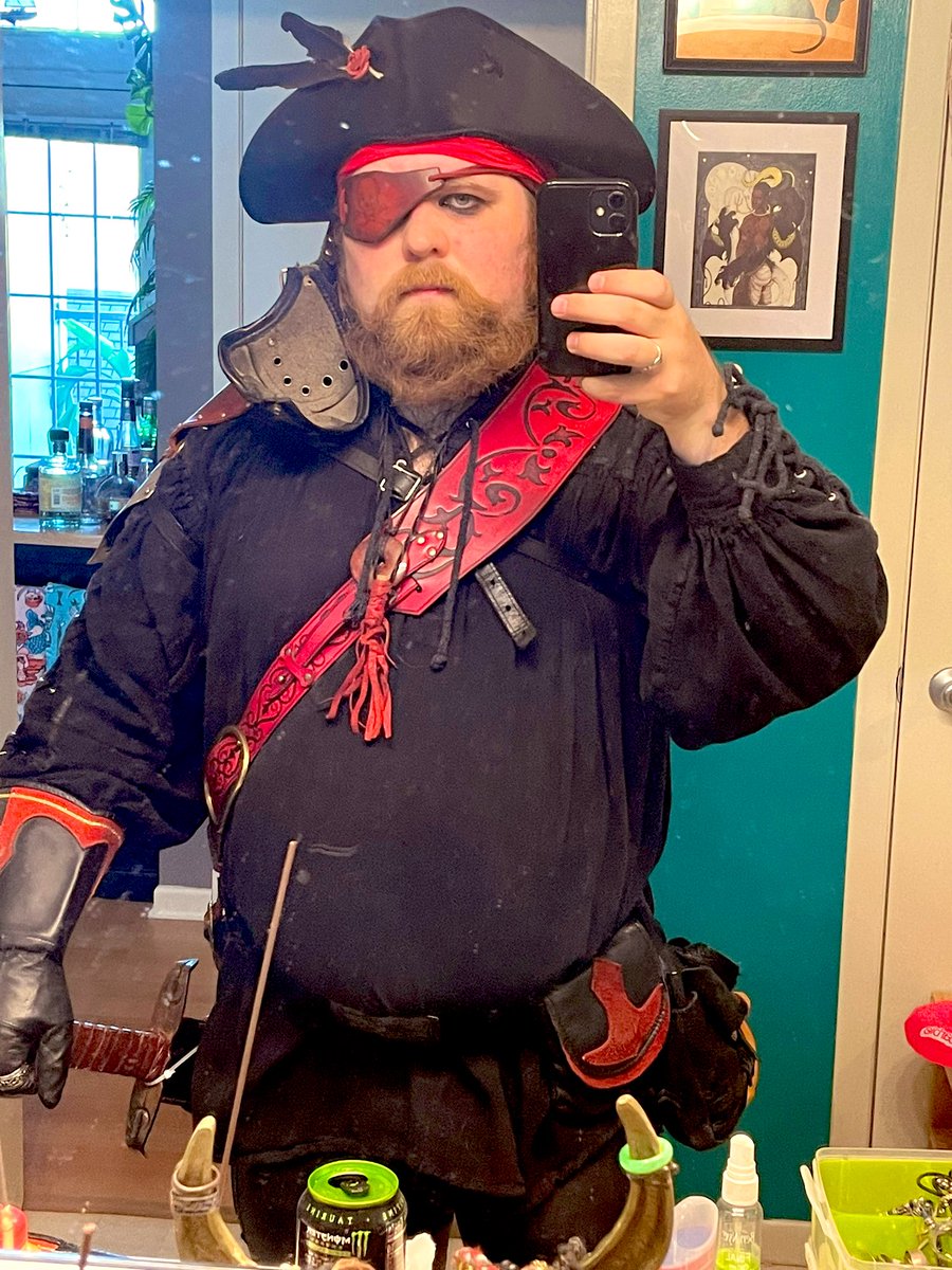 LuminousOCs's tweet photo. @DevotionOath Captain Crow and his Privateers! Just attended our local fest today for the final weekend! https://t.co/x5uAWUZOuT