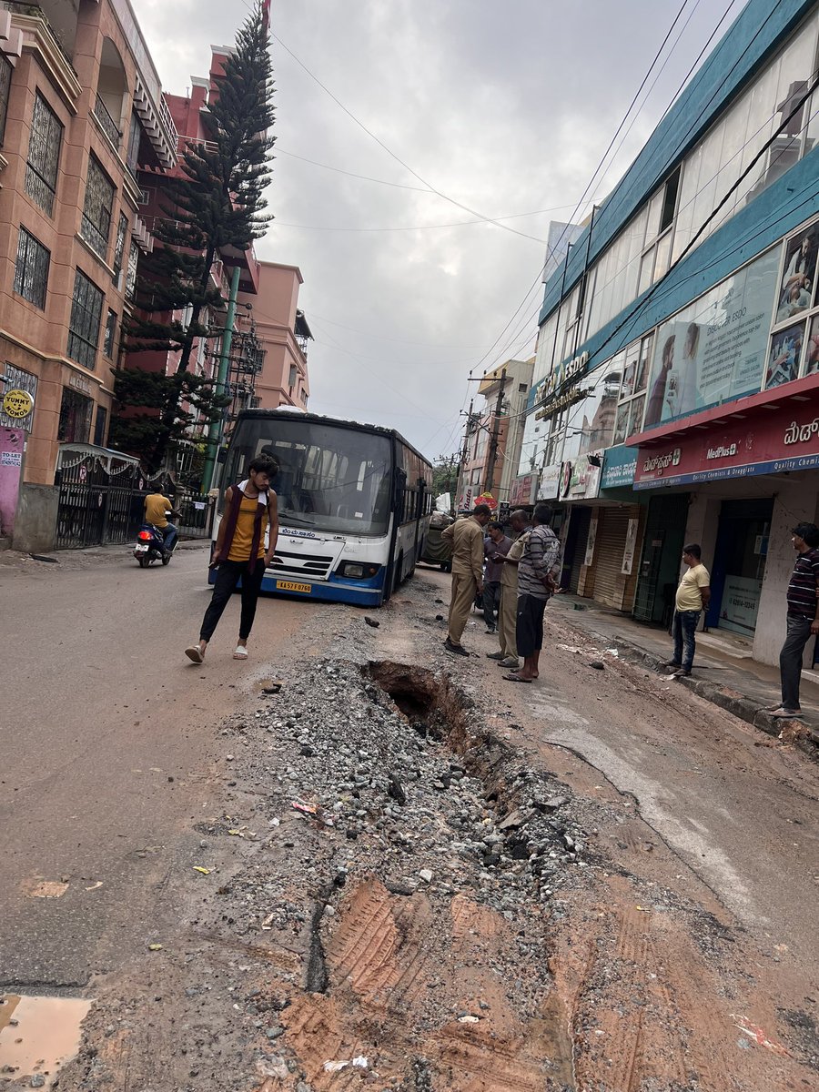 ranjit9207's tweet photo. Morning scenes of a bus dangerously stuck in road recently dug up and covered . Horrible quality of work risking life 

Bengaluru Vignan Nagara https://t.co/L5h4KGpo3X