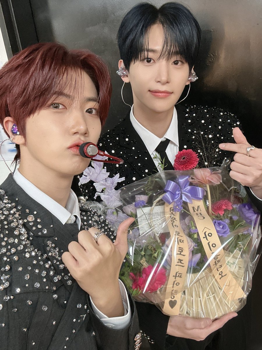 CRAVITY_twt's tweet image. 함디 모디 오늘도 화이팅하겠습니다!!!😚😚 
@idolradiokorea
#원진 #정모 #아이돌라디오
#BEYOND_YOUR_MEMORIES