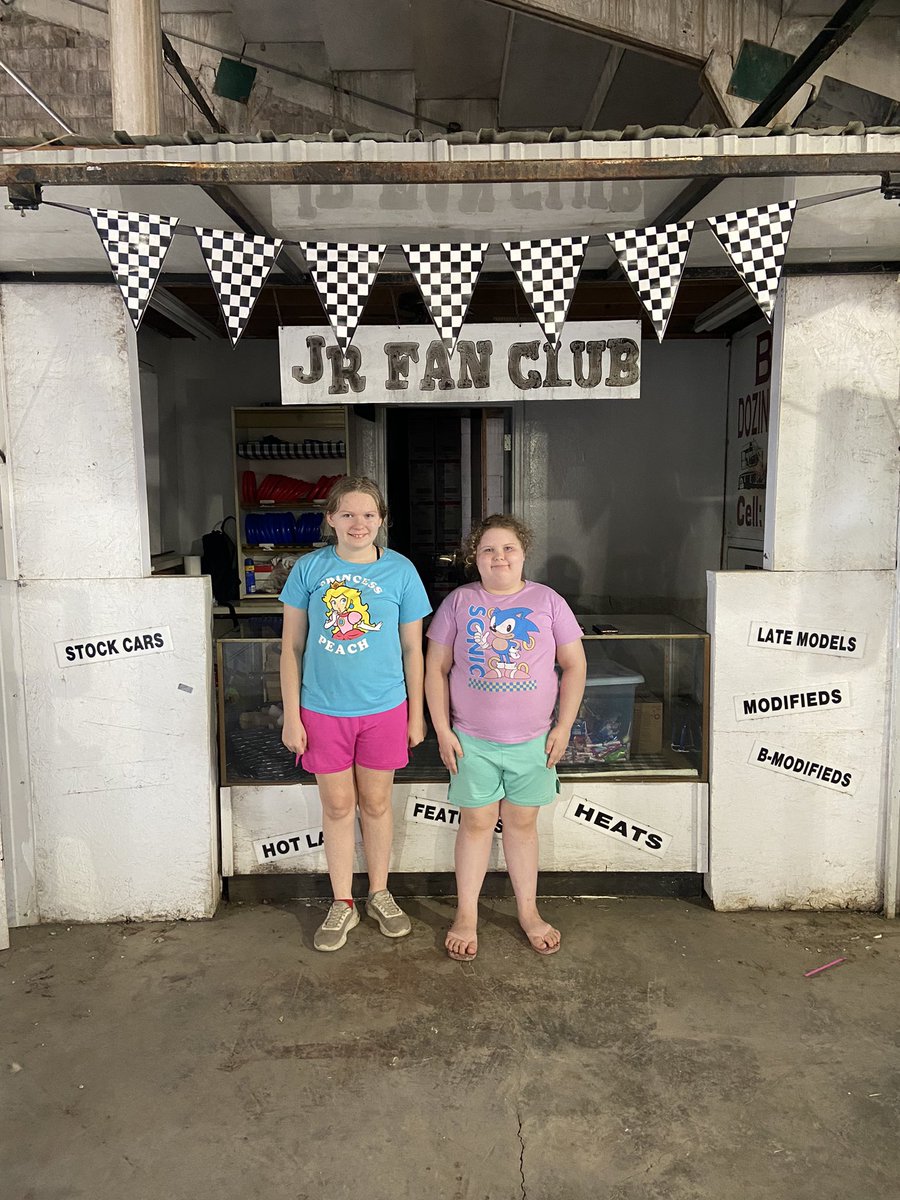 So enjoy when I have girls. I get to do a lot of different things, racetrack activities, lunch with them, even got to go to the Mark Twain Cave 😁😎😀