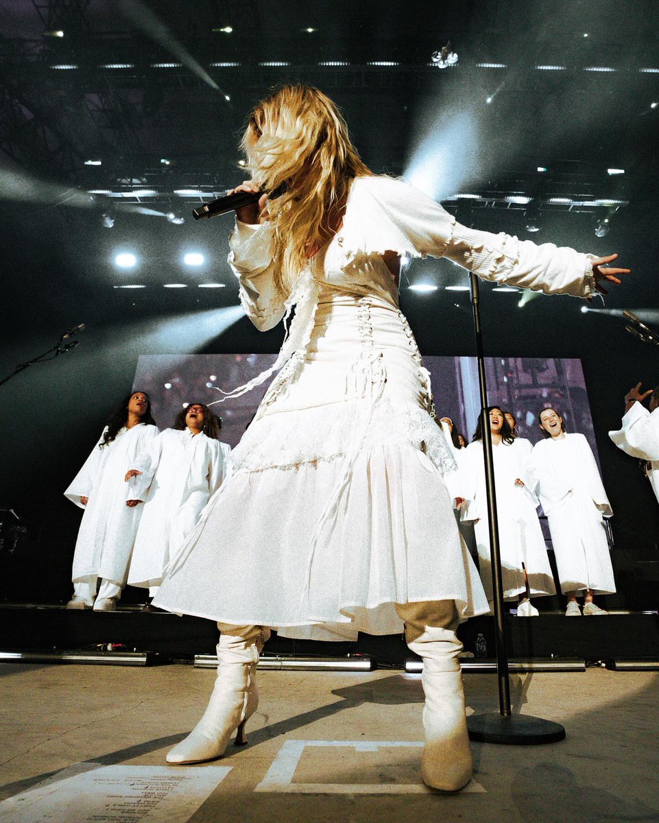 Reneé Rapp Source (@reneerappsource) on Twitter photo 📸 | <a href="/reneerapp/">RMJ</a> performing Snow Angel with <a href="/ResistanceRev/">Resistance Revival Chorus</a> at All Things Go NYC tonight
— via <a href="/AllThingsGo/">All Things Go</a> on Instagram 📸 | <a href="/reneerapp/">RMJ</a> performing Snow Angel with <a href="/ResistanceRev/">Resistance Revival Chorus</a> at All Things Go NYC tonight
— via <a href="/AllThingsGo/">All Things Go</a> on Instagram