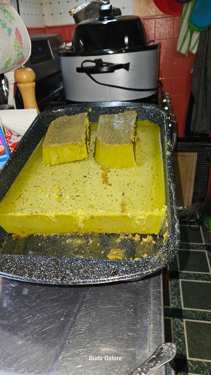 n2xtx's tweet photo. Made a little cannabutter last night. 12 lbs. #growyourown @Henry117_ #weedmob #Mmemberville #CannabisCommunity #cannabisindustry #cannabisculture #cannabisgrower #Irvinearmy #StonerFam #420Life #420community #WeedLovers #weedlife #smartgrowsystem https://t.co/fR0ZhhFvH1