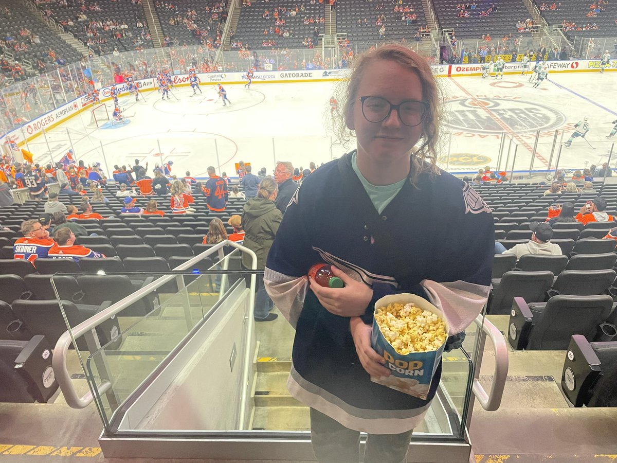 Daddy-Daughter date night!!
<a href="/EdmontonOilers/">Edmonton Oilers</a> #yeg #letsgooilers