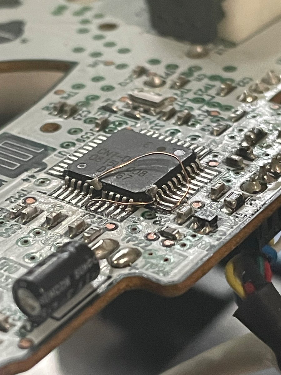 CalamitysCustom's tweet image. I just finished up a new mod I was practicing, and I’m happy to say I now offer button remaps (z jump) for OEM controllers! If you’re interested just send a dm