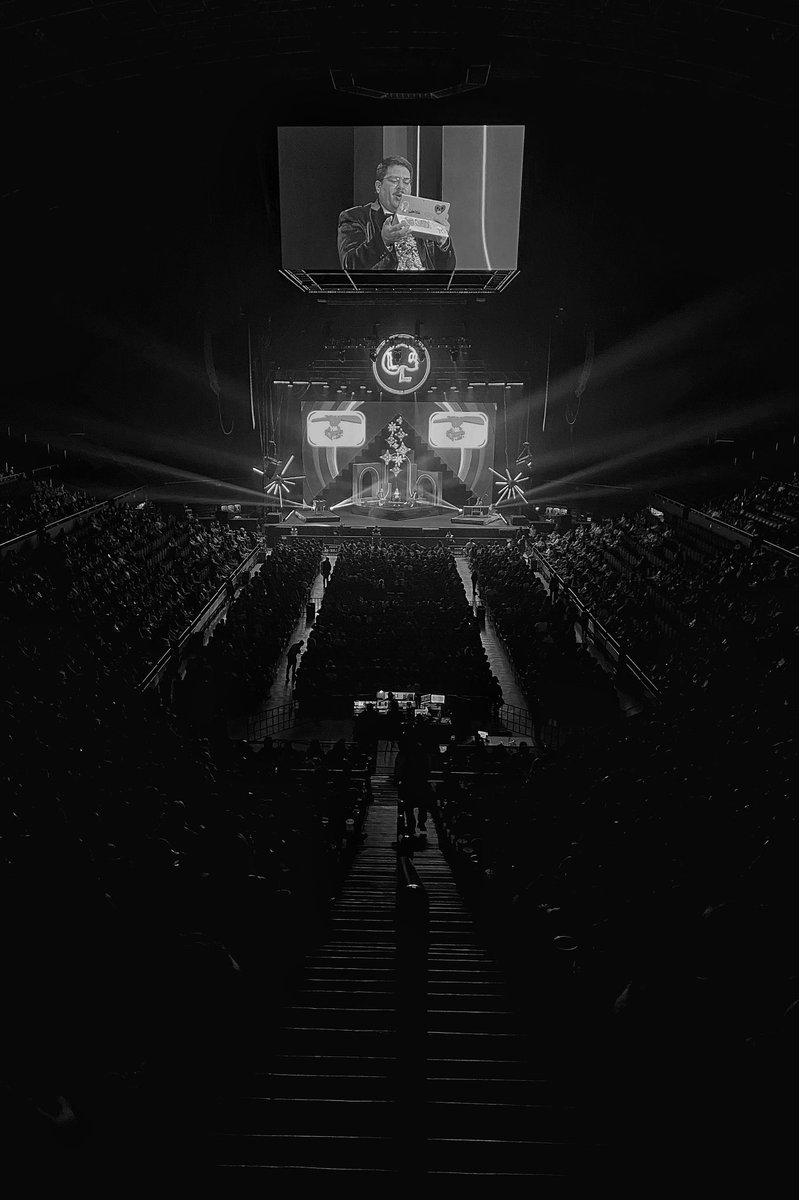 Anoche con <a href="/LeyendasPodcast/">Leyendas Legendarias</a> en la Arena Monterrey. 💙