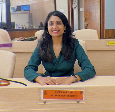 MBureaucrats's tweet image. Wishing a very happy birthday🎂 to Ms. Pedditi Dhatri Reddy, 💐🎈#IAS (2020), Sub Collector, #Paderu, Alluri Seetharama Raju District. Your dedication to your responsibilities and unwavering commitment to honesty and integrity in public service are truly inspiring. Your focus on…