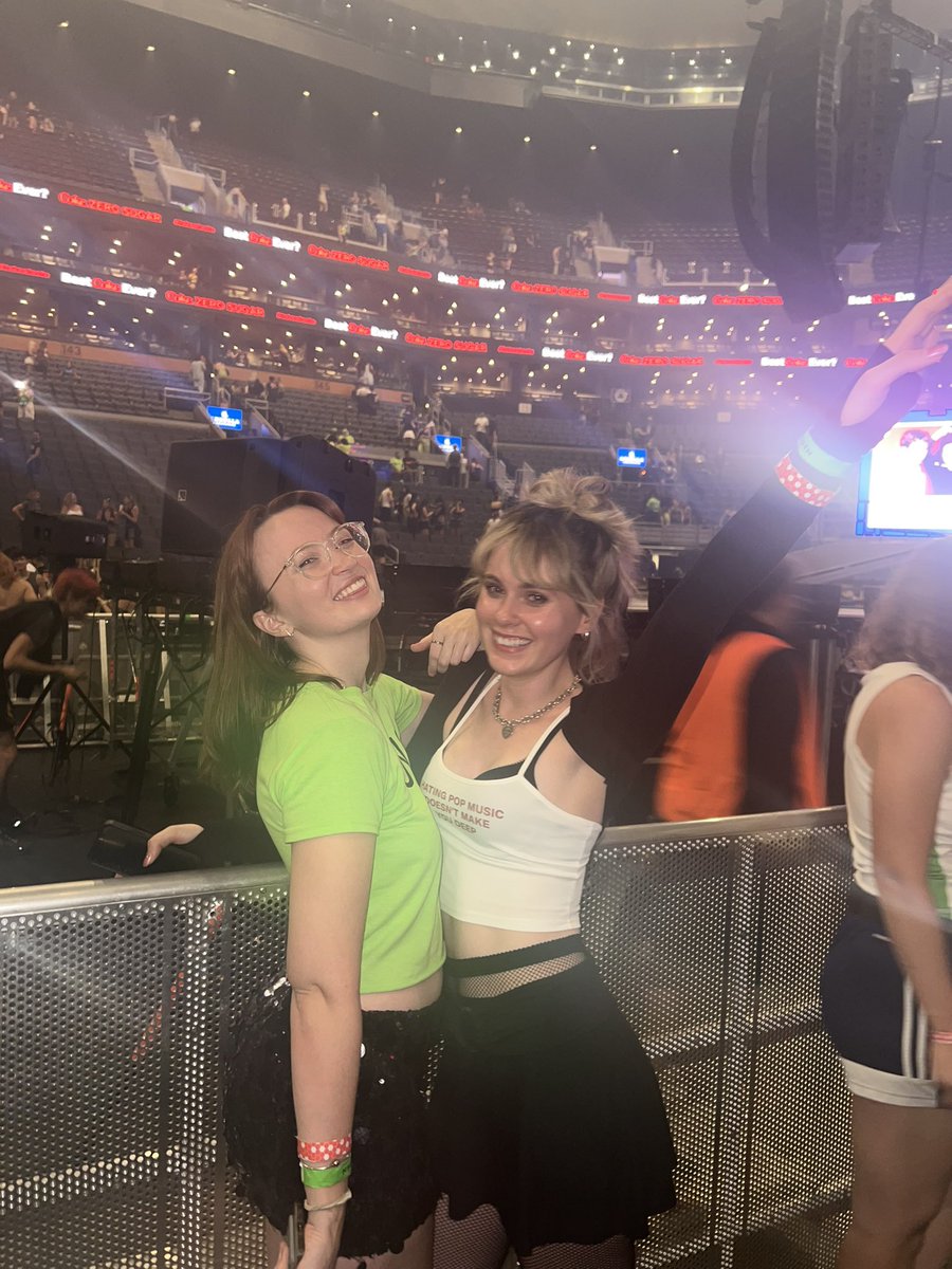 easysivans's tweet photo. AND SWEAT WE DID! @mkilysb @troyesivan https://t.co/zUHKK0i6aG