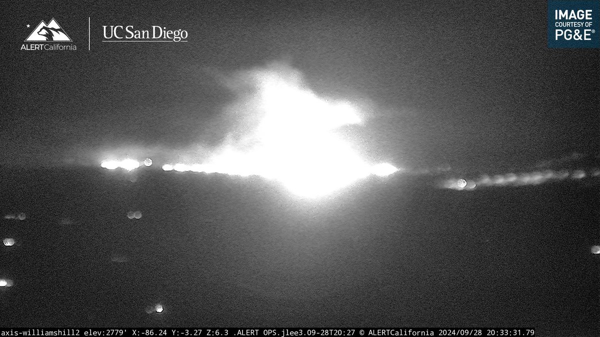 KernFiregraph's tweet image. New fire in Fort Hunter Liggett with a very large smoke column/glow visible on cameras.