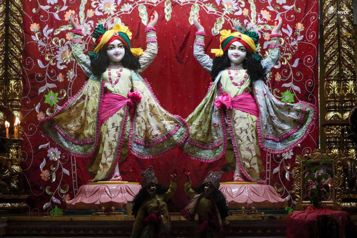 ISKCONPune's tweet photo. 🌷Mangal Arati Darshan🌷🗓29/09/2024🙏🚩@ISKCONNVCCPune🚩
.
.
#ISKCONNVCCPune #ISKCONNVCC #ISKCONPune #ISKCON
#29thseptember #29thseptember2024 #Sunday
#kirtan #Harekrishna #Krishna #Kirtan #Krishna
#Harinaamsankirtan #Radheshyamdas
#Radhe #Radha #Radhakrishna #Radheradhe https://t.co/cis9Dgt920