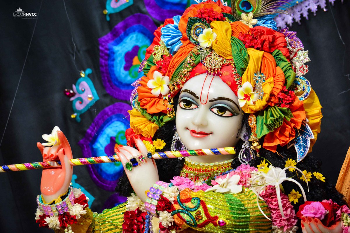 ISKCONPune's tweet photo. 🙏🏽Today's Darshan 📿 🗓29-09-2024🙏
🌷Sri Sri Radhavrindavanchandra🌷
🚩@ISKCONNVCCPune🚩
.
.
#ISKCONNVCCPune #ISKCONNVCC #ISKCONPune #ISKCON
#29thseptember #29thseptember2024 #Sunday
#kirtan #Harekrishna #Krishna #Kirtan #Krishna
#Harinaamsankirtan #Radheshyamdas
#Radhe #Radha https://t.co/Gnz4jGLrwC
