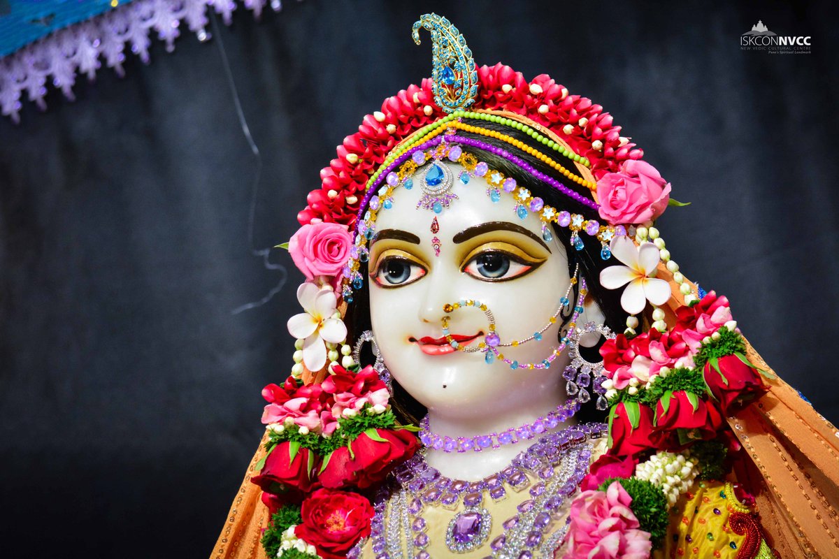 ISKCONPune's tweet photo. 🙏🏽Today's Darshan 📿 🗓29-09-2024🙏
🌷Sri Sri Radhavrindavanchandra🌷
🚩@ISKCONNVCCPune🚩
.
.
#ISKCONNVCCPune #ISKCONNVCC #ISKCONPune #ISKCON
#29thseptember #29thseptember2024 #Sunday
#kirtan #Harekrishna #Krishna #Kirtan #Krishna
#Harinaamsankirtan #Radheshyamdas
#Radhe #Radha https://t.co/Gnz4jGLrwC
