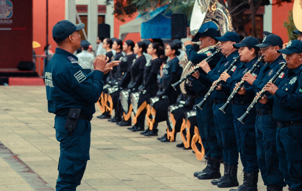 DDHPO's tweet photo. La Defensora de los Derechos Humanos del Pueblo de Oaxaca, Mtra. Elizabeth Lara Rodríguez, encabezó el Aniversario de la Consumación del Movimiento por la Independencia de México en donde estuvo acompañada de ... (1/2) https://t.co/4UAoVIDFqJ