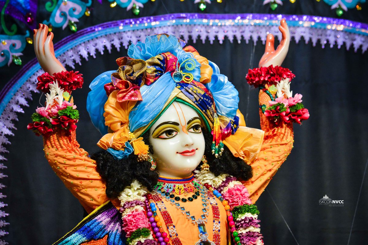 ISKCONPune's tweet photo. 🙏🏽Today's Darshan 📿 🗓29-09-2024🙏
🌷Sri Sri Gaur Nitai🌷
🚩@ISKCONNVCCPune🚩
.
.
#ISKCONNVCCPune #ISKCONNVCC #ISKCONPune #ISKCON
#29thseptember #29thseptember2024 #Sunday
#kirtan #Harekrishna #Krishna #Kirtan #Krishna
#Harinaamsankirtan #Radheshyamdas
#Radhe #Radha https://t.co/FUTtrMtBrD