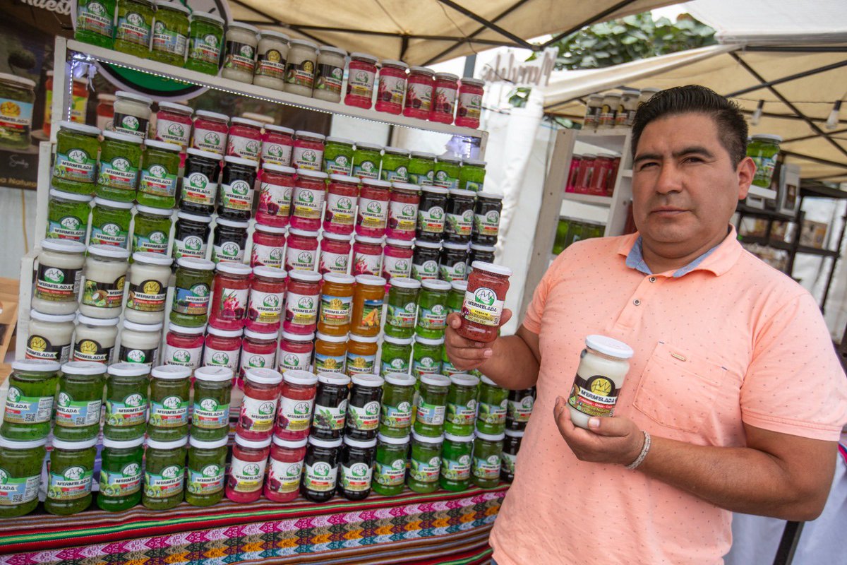 MuniLima's tweet photo. ¡Tercer día de la Feria #Expomiel!
Asistentes disfrutaron de las promociones y calidad de la miel, así como de degustaciones de este producto y sus derivados.
Visítanos en la plaza Nueva, cruce de Garcilaso de la Vega y 28 de Julio, hasta el 29 de setiembre, de 10 a. m. a 9 p.m. https://t.co/DRgvJ5Iz3e