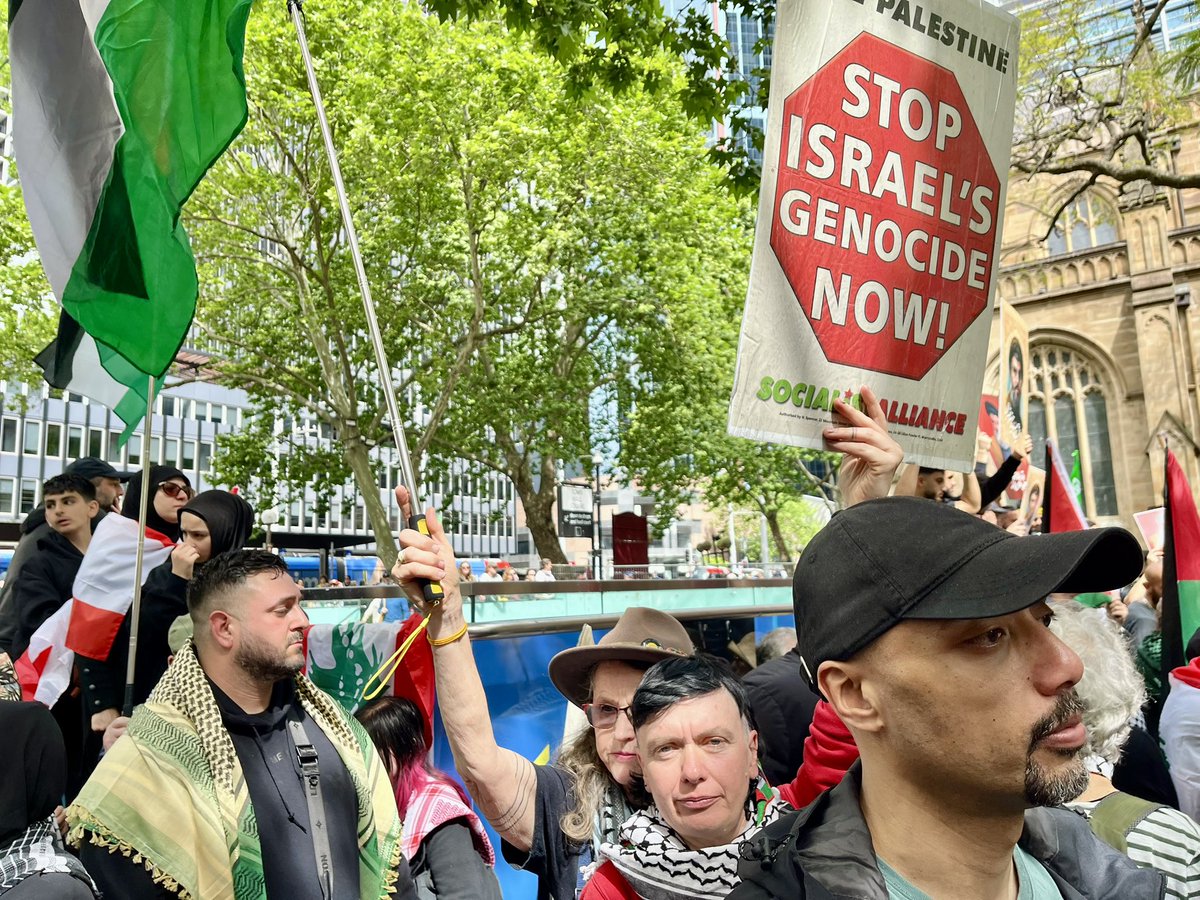 PipHinman's tweet image. Huge anti-war protest on Gadigal Country/Sydney to demand the US and Australia stop arming apartheid Israel. #freePalestine #endcomplicityingenocide
