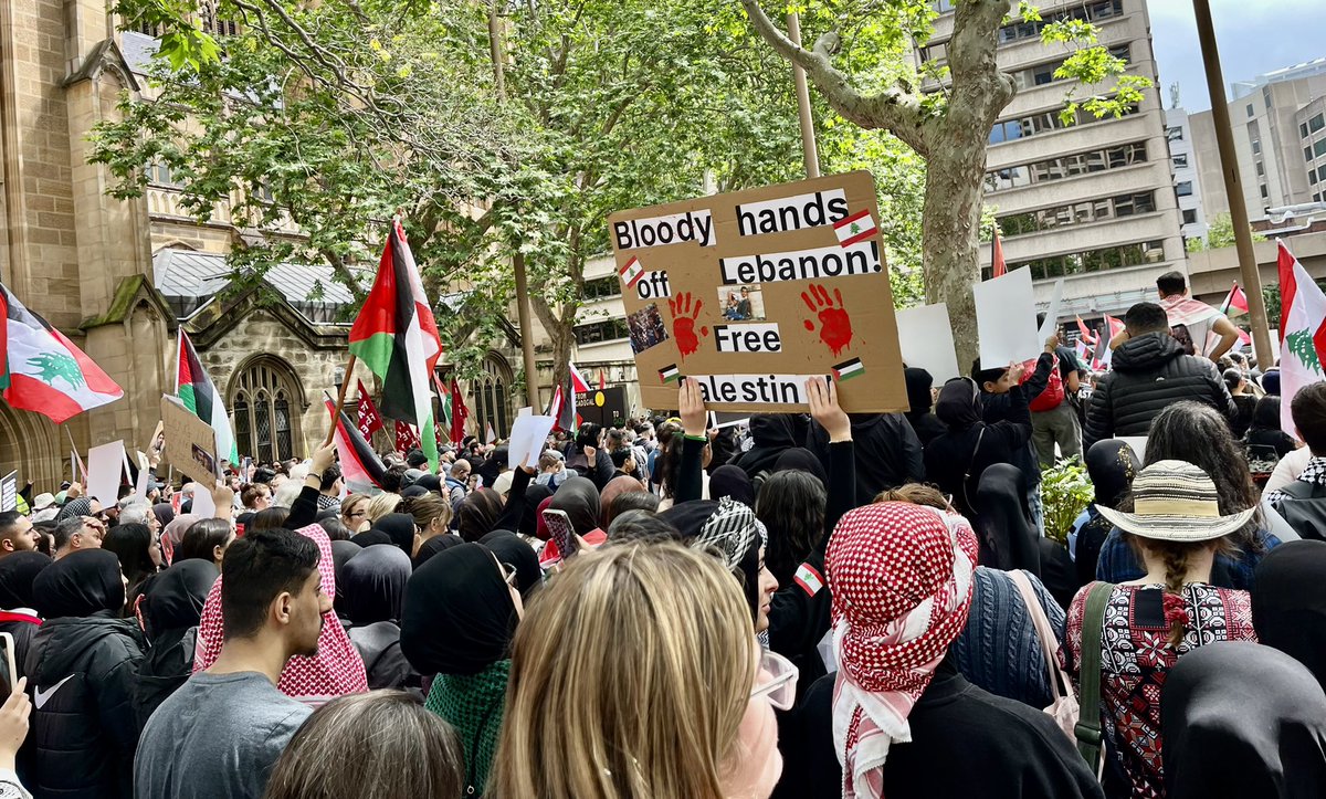 PipHinman's tweet image. Huge anti-war protest on Gadigal Country/Sydney to demand the US and Australia stop arming apartheid Israel. #freePalestine #endcomplicityingenocide