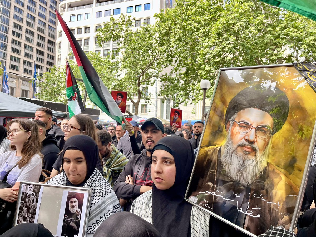 PipHinman's tweet image. Huge anti-war protest on Gadigal Country/Sydney to demand the US and Australia stop arming apartheid Israel. #freePalestine #endcomplicityingenocide